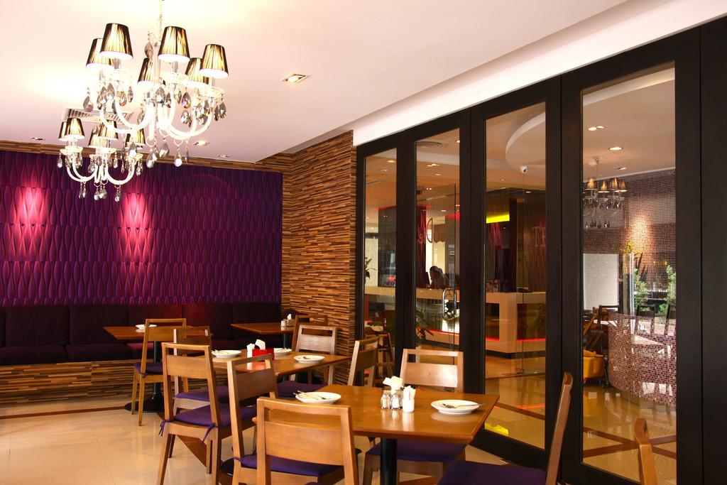 Trinity Silom Hotel Bangkok Exterior foto