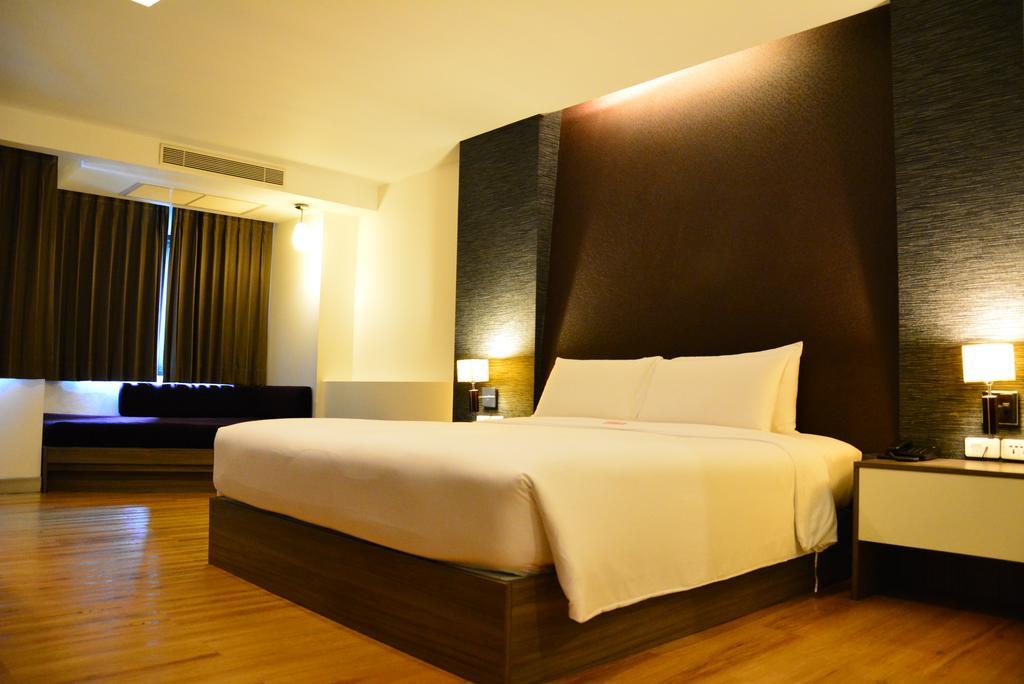 Trinity Silom Hotel Bangkok Exterior foto